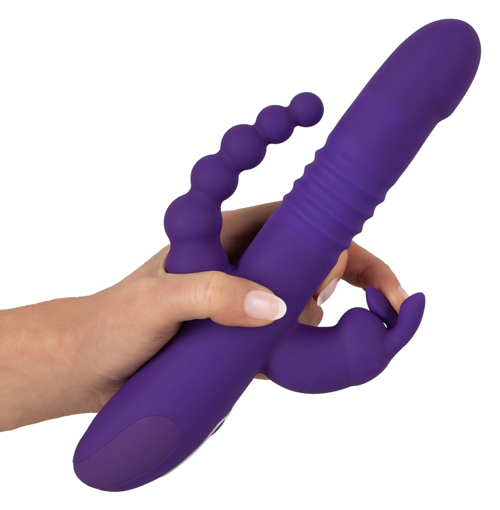 Eine Hand hält ein violettes, vielseitiges Sexspielzeug mit verschiedenen Texturen und Ansätzen.