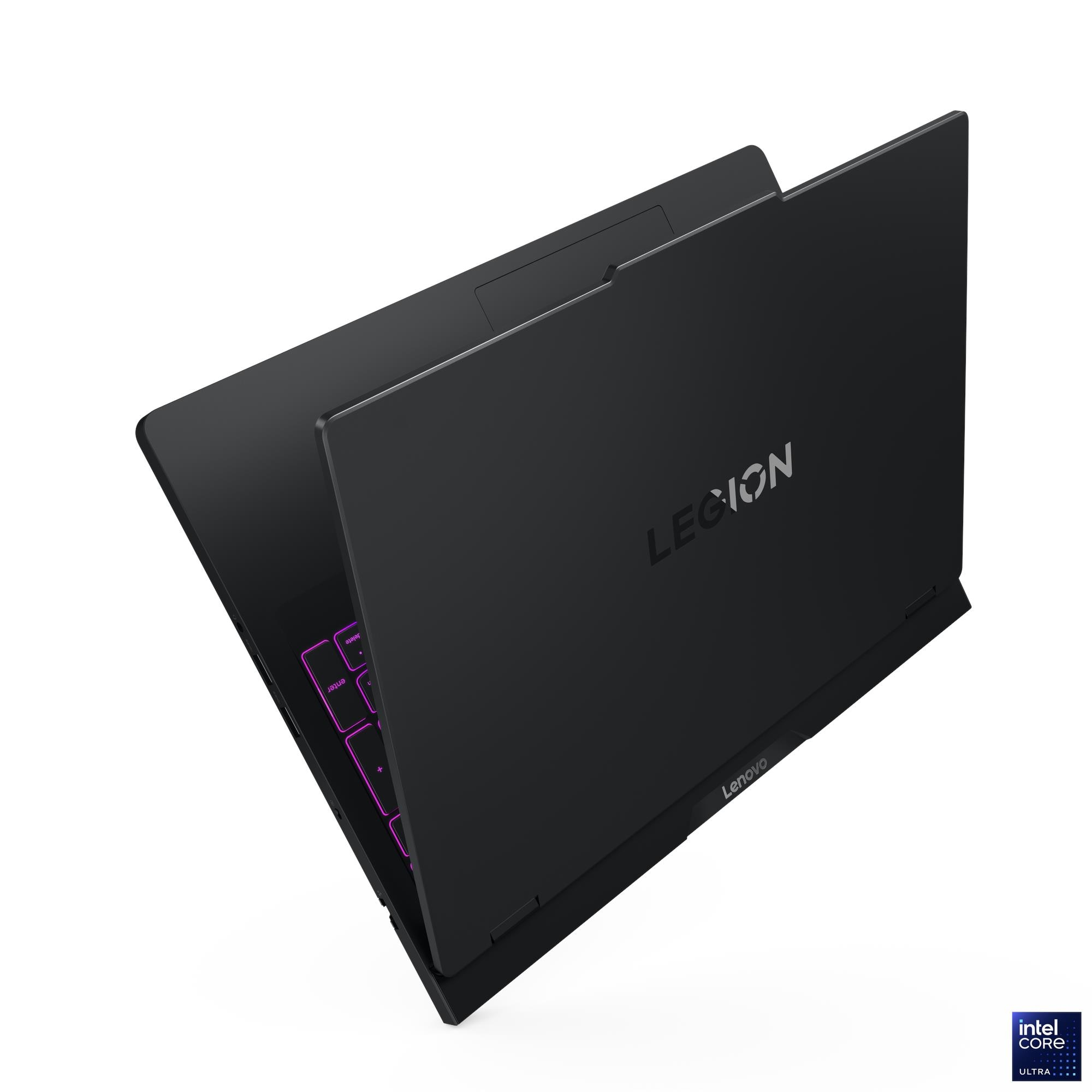 Arkadan aydınlatmalı klavyeye sahip siyah renkli Lenovo Legion dizüstü bilgisayar, beyaz arka planda yukarıdan açılı.
