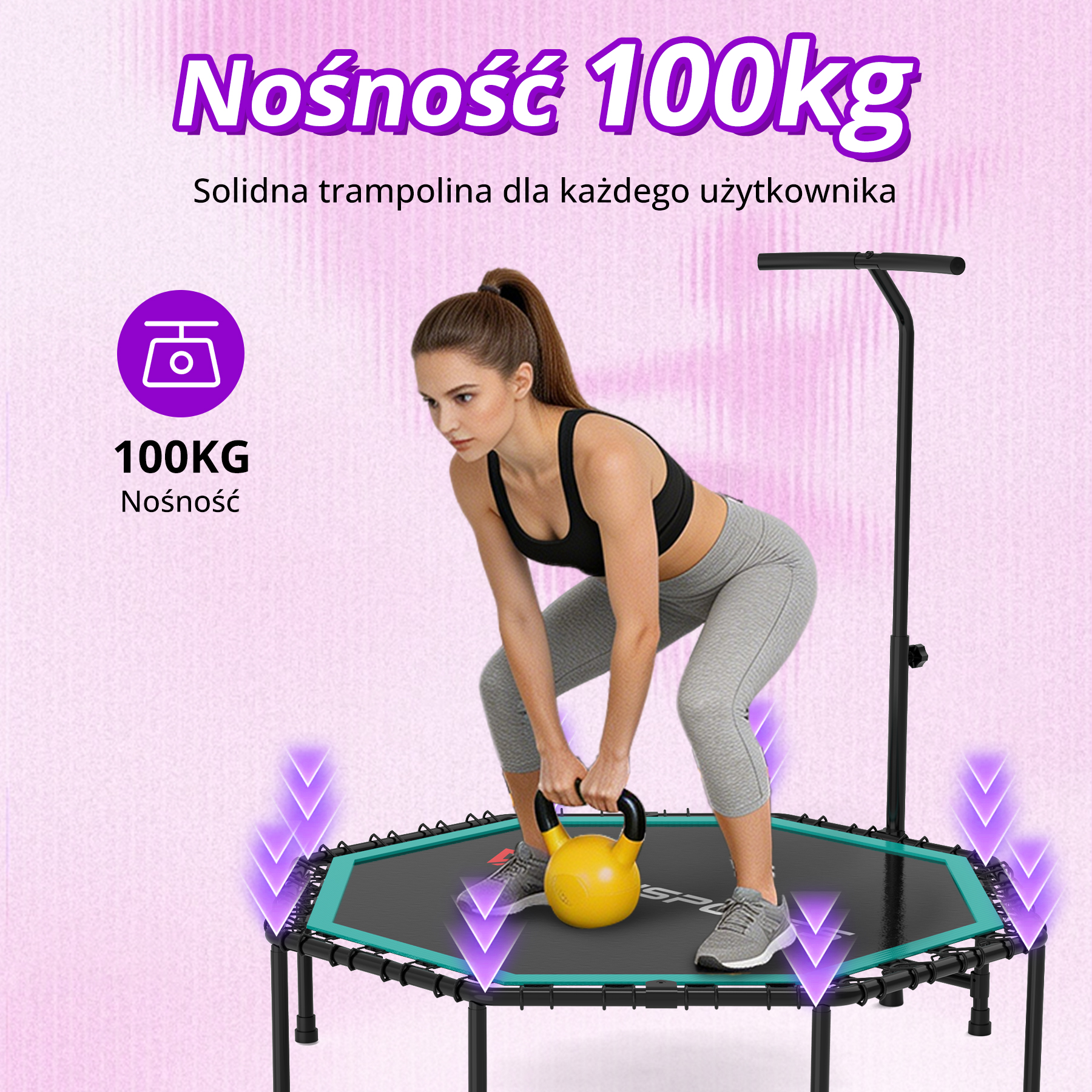 Kobieta w stroju sportowym robi przysiady na małej trampolinie, trzymając żółty kettlebell.