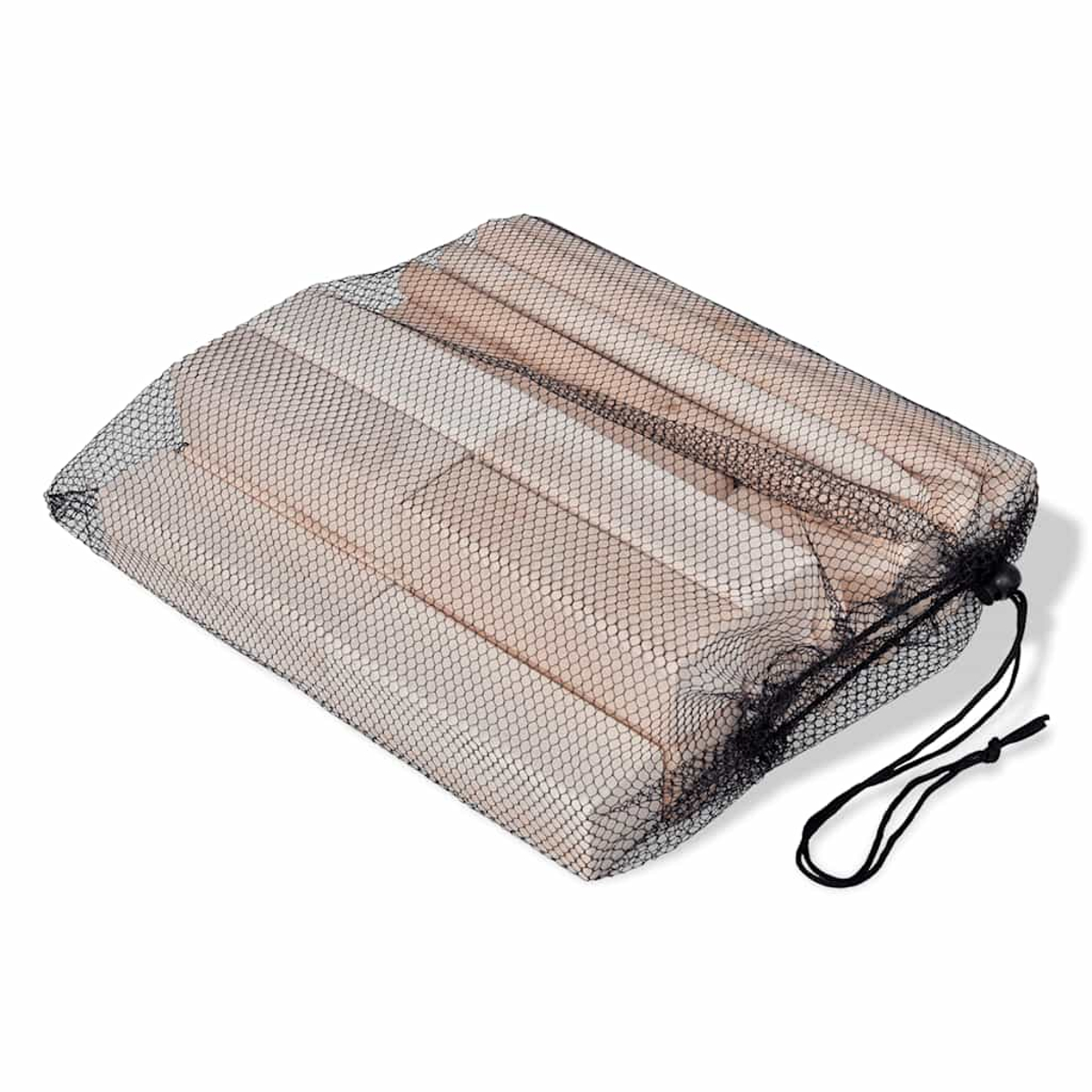 Una borsa a rete nera riempita di blocchi di legno chiari su sfondo bianco.