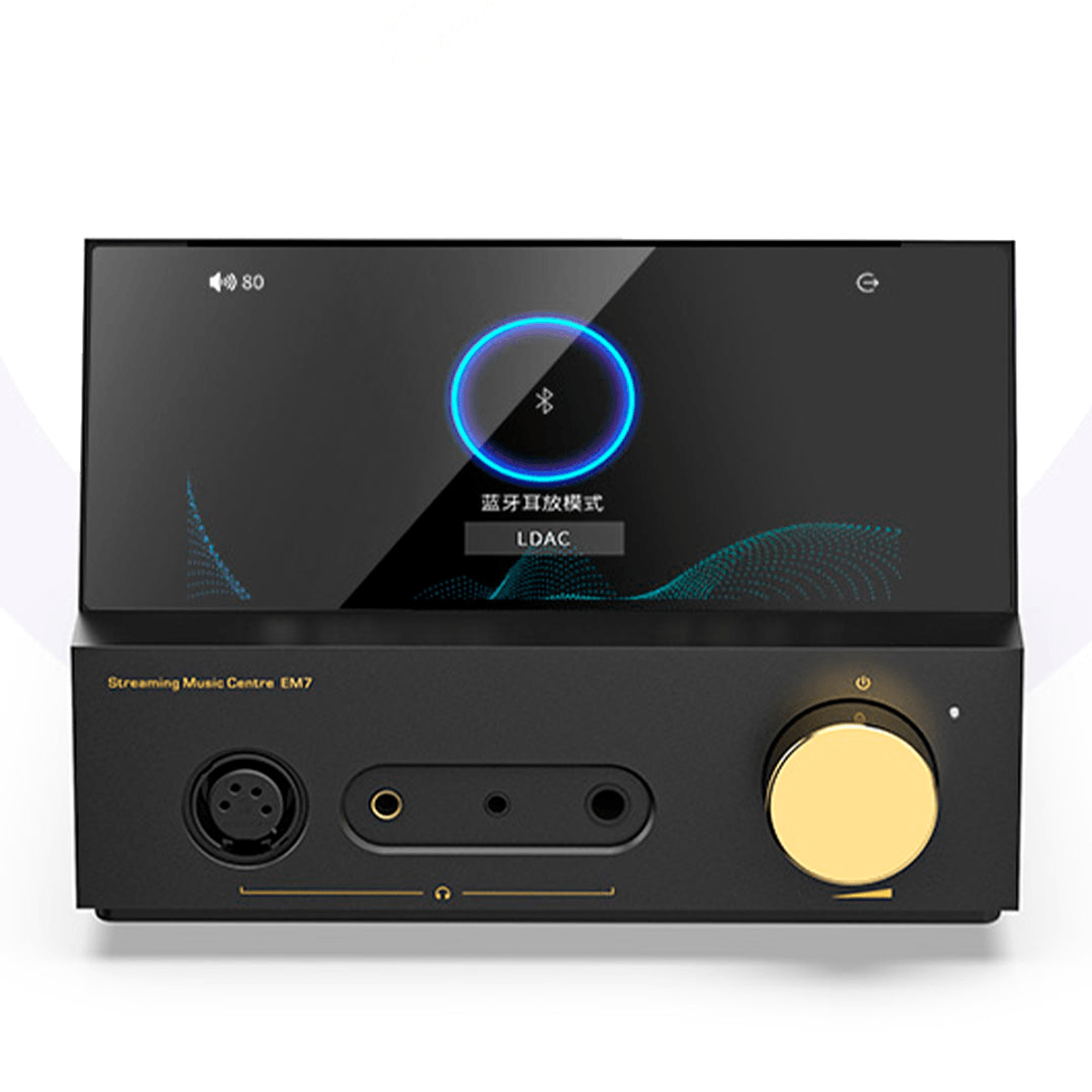 Centro de música negro con pantalla, perilla giratoria dorada y puertos de audio en superficie blanca.
