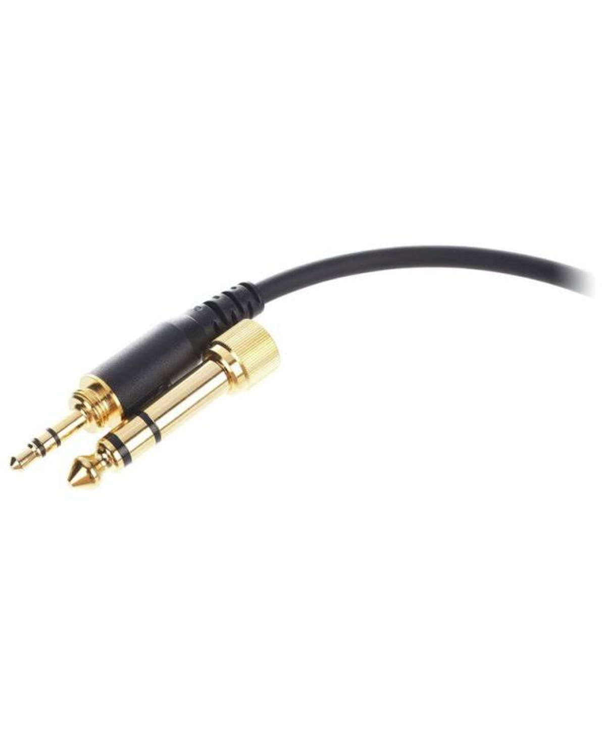 Un cavo audio nero con un jack dorato piccolo e uno grande.