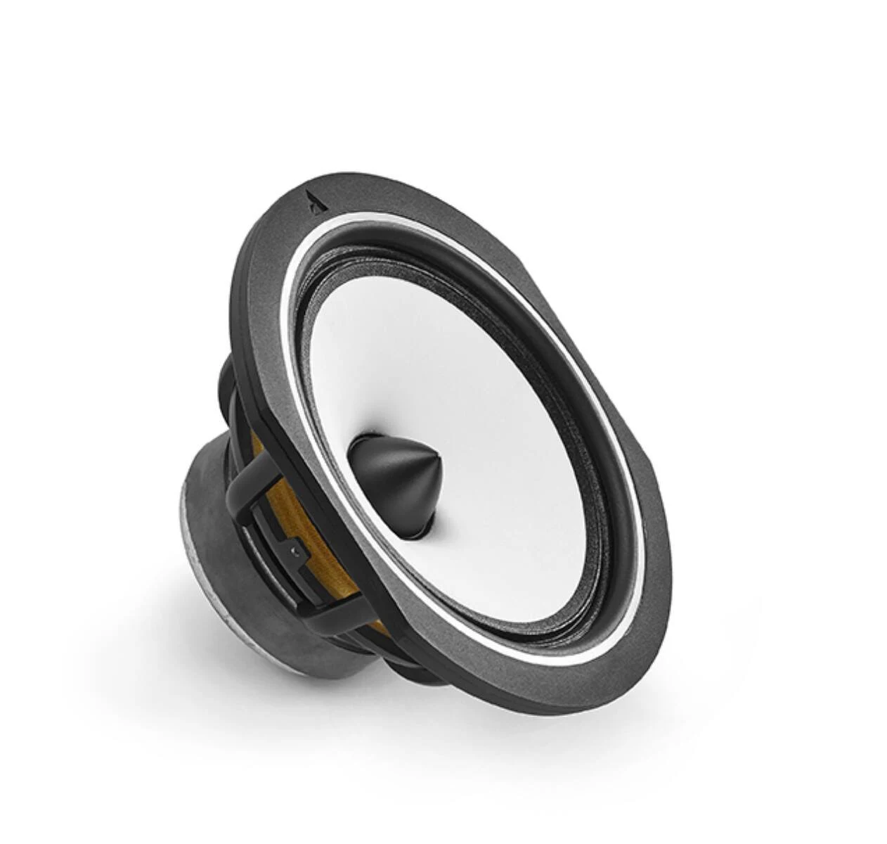 Un altavoz en blanco y negro con un cono central, visto en ángulo sobre un fondo blanco.