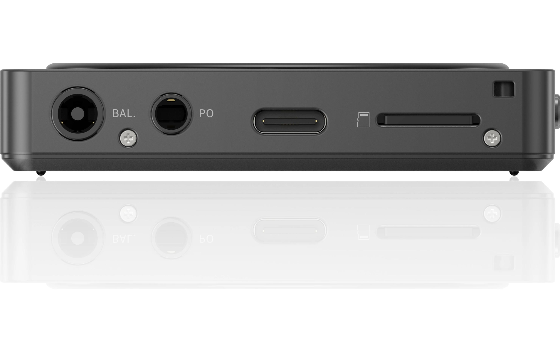 Panel trasero de un dispositivo de audio negro con conectores balanceados y PO, puerto USB-C y ranura para tarjeta SD.