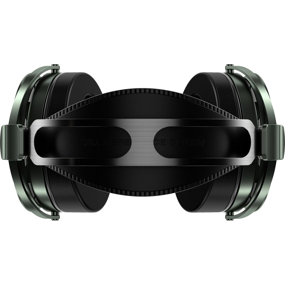 Auriculares supraaurales con carcasa metálica verde y diadema de cuero negro.