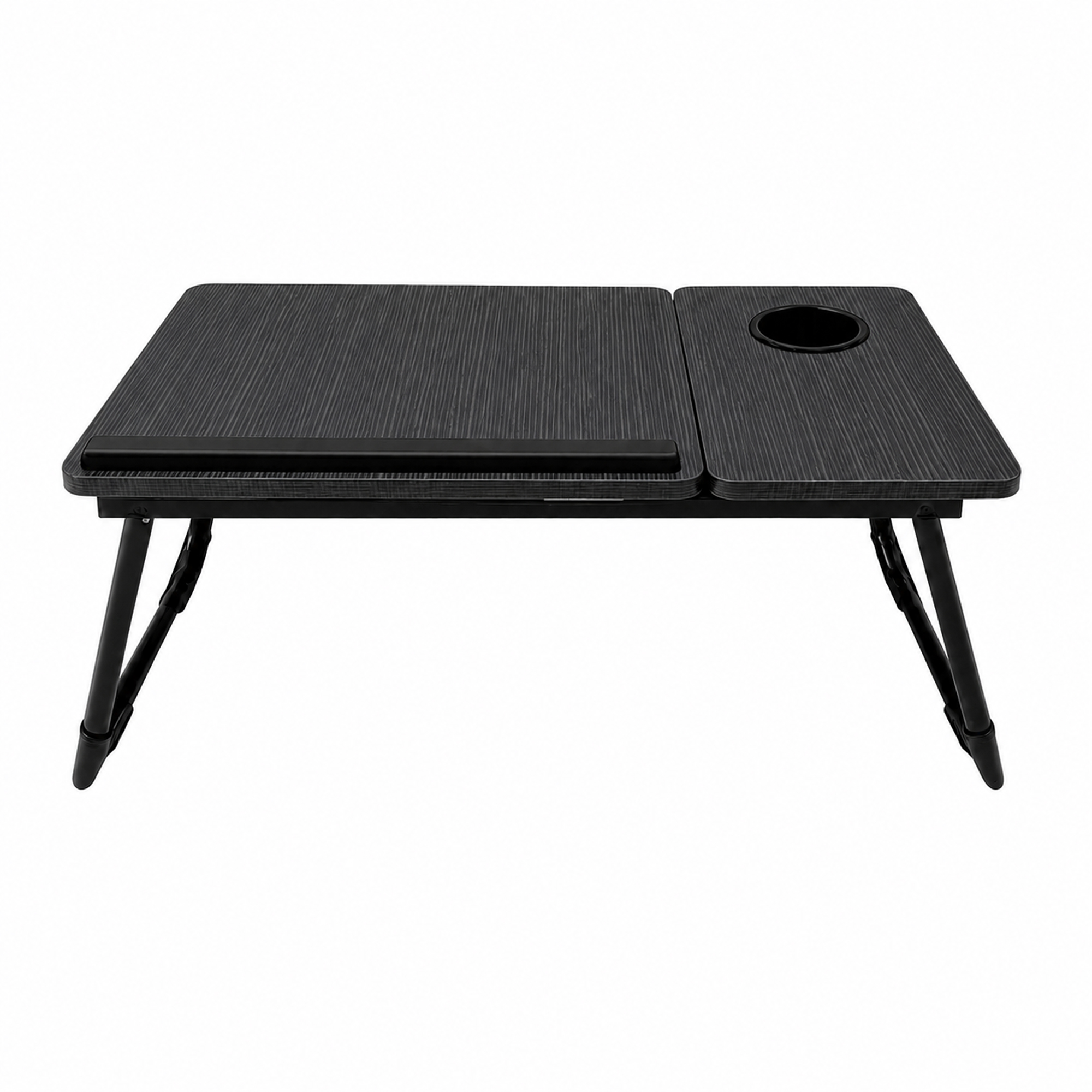 Una mesa plegable negra para portátil con superficie texturizada, patas plegables, tope y posavasos sobre fondo blanco.