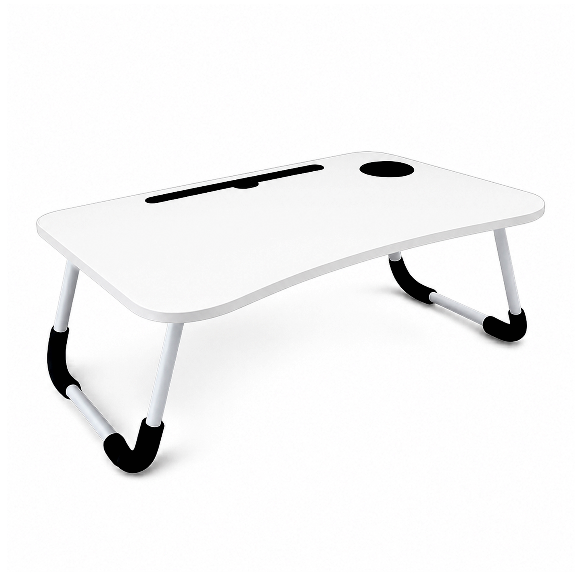 Una mesa blanca para portátil con patas metálicas plegables, portavasos y ranura.