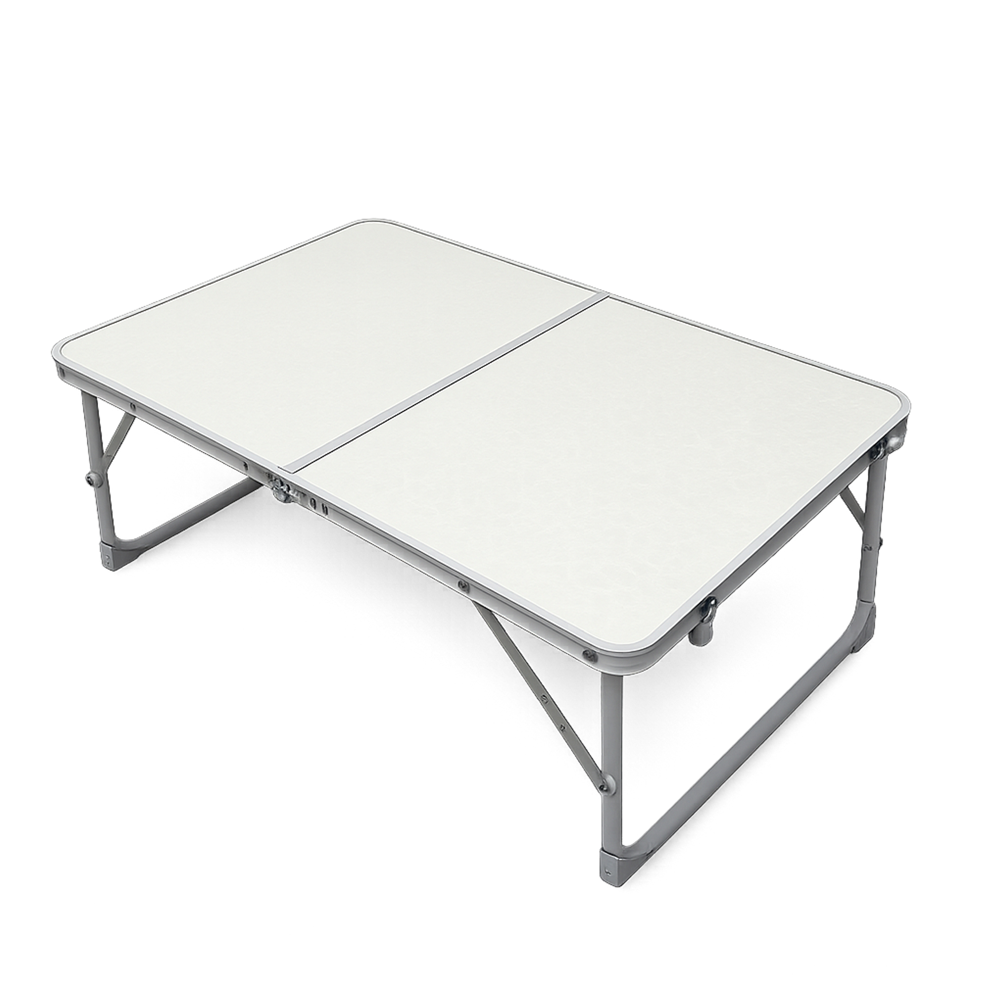 Una mesa blanca plegable con patas de metal gris sobre un fondo blanco.