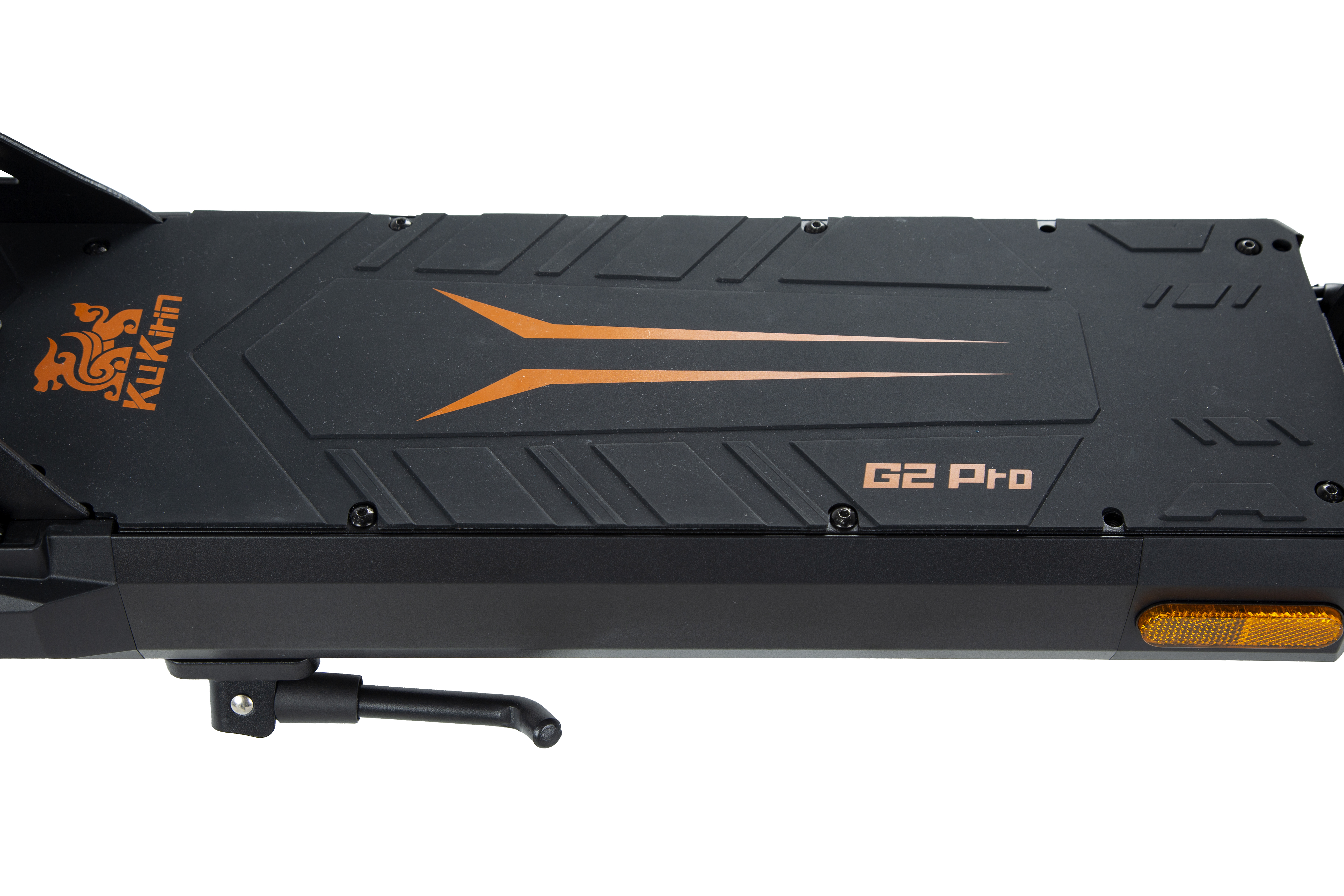 Base de patinete eléctrico negro con logo naranja de Kukirin, rayas, texto G2 Pro y pata de cabra.