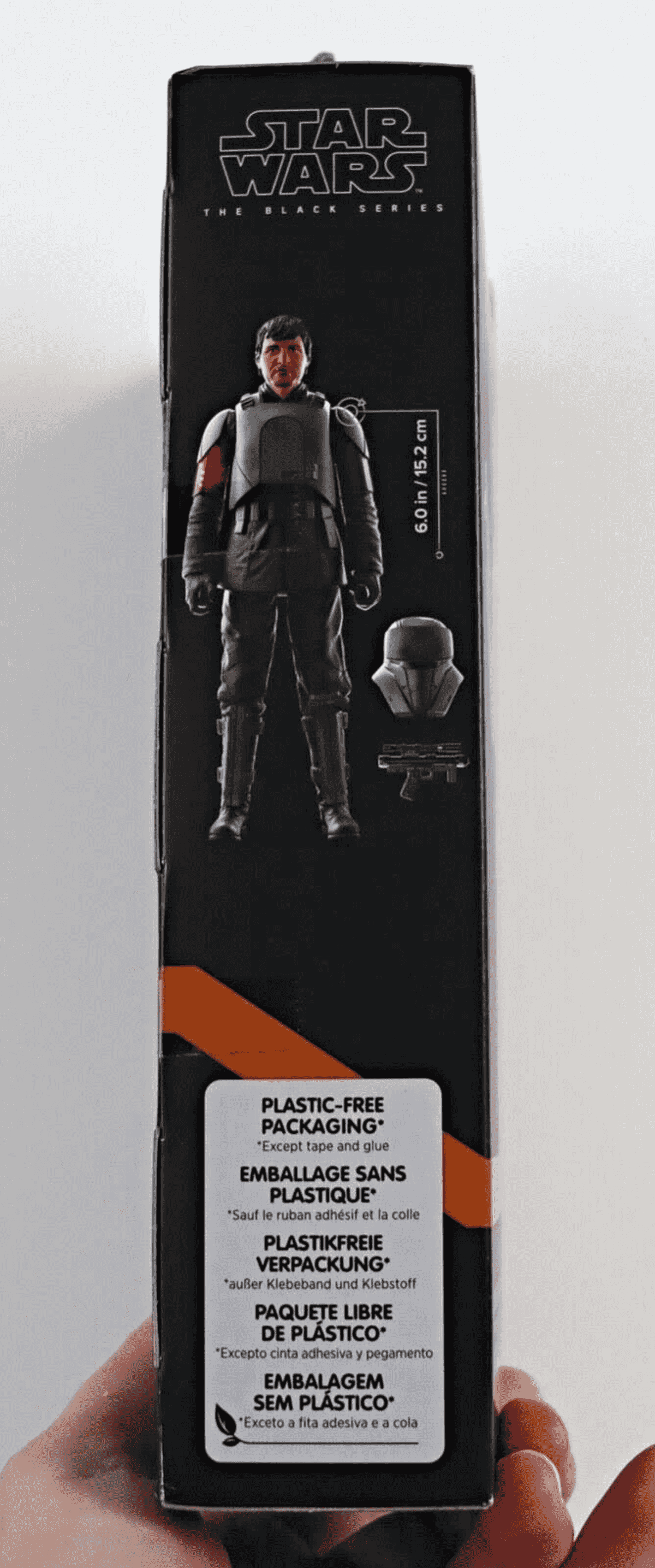 Vista laterale di una confezione nera di action figure Star Wars The Black Series con grafica.