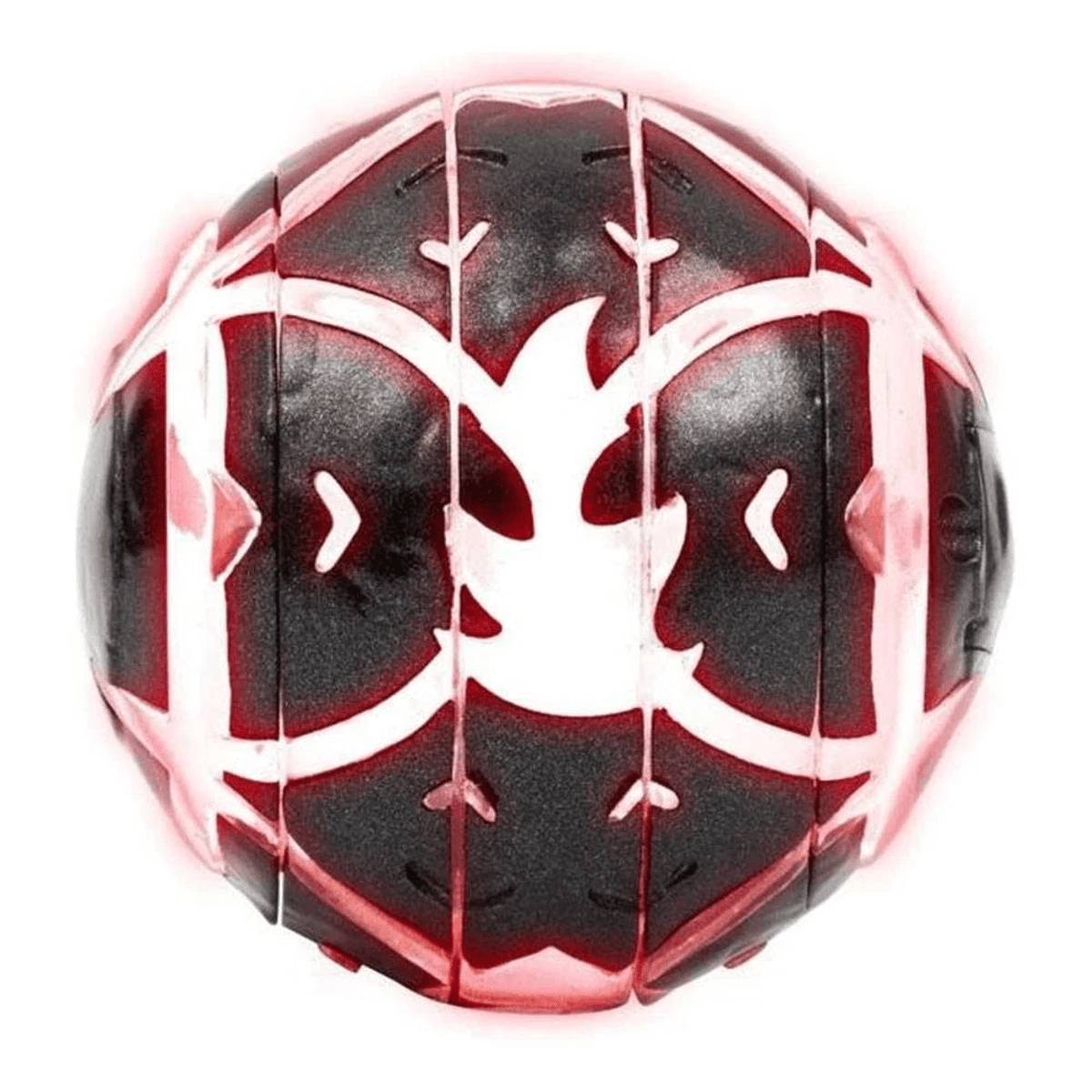 Una esfera de juguete Bakugan roja y negra con un símbolo de llama blanca sobre fondo blanco.