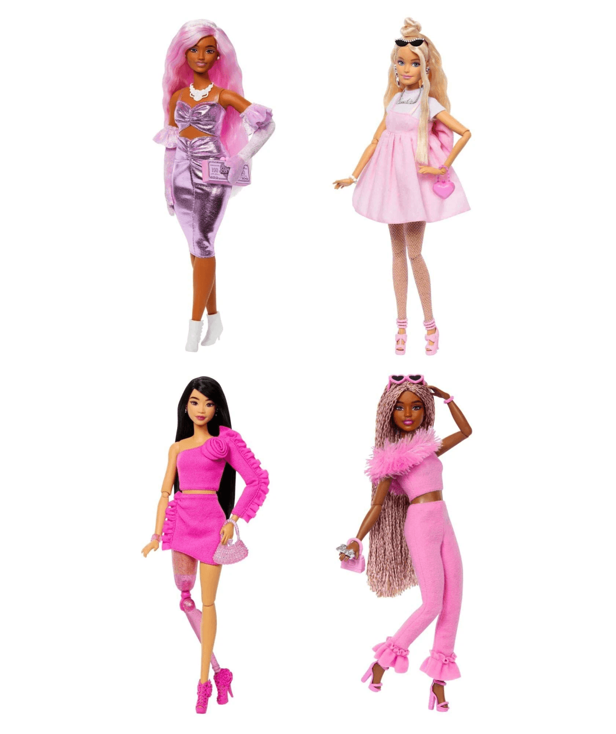 Vier modische Barbie-Puppen in stilvollen rosa Outfits stehen nebeneinander vor weißem Hintergrund.