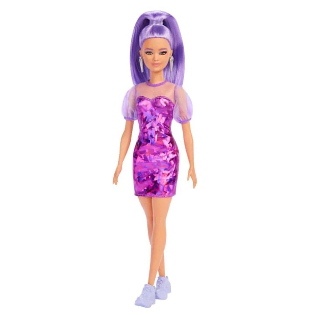 Modische Puppe mit langen lila Haaren, glänzendem lila Kleid mit Puffärmeln und passenden lila Schuhen auf weißem Grund.