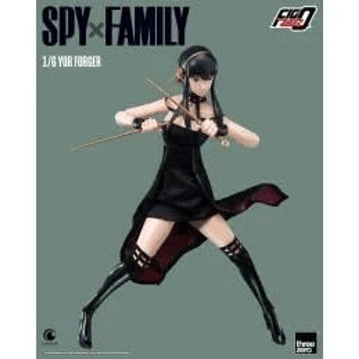 Una figura de acción de Yor Forger de Spy x Family con vestido negro, sosteniendo dagas.