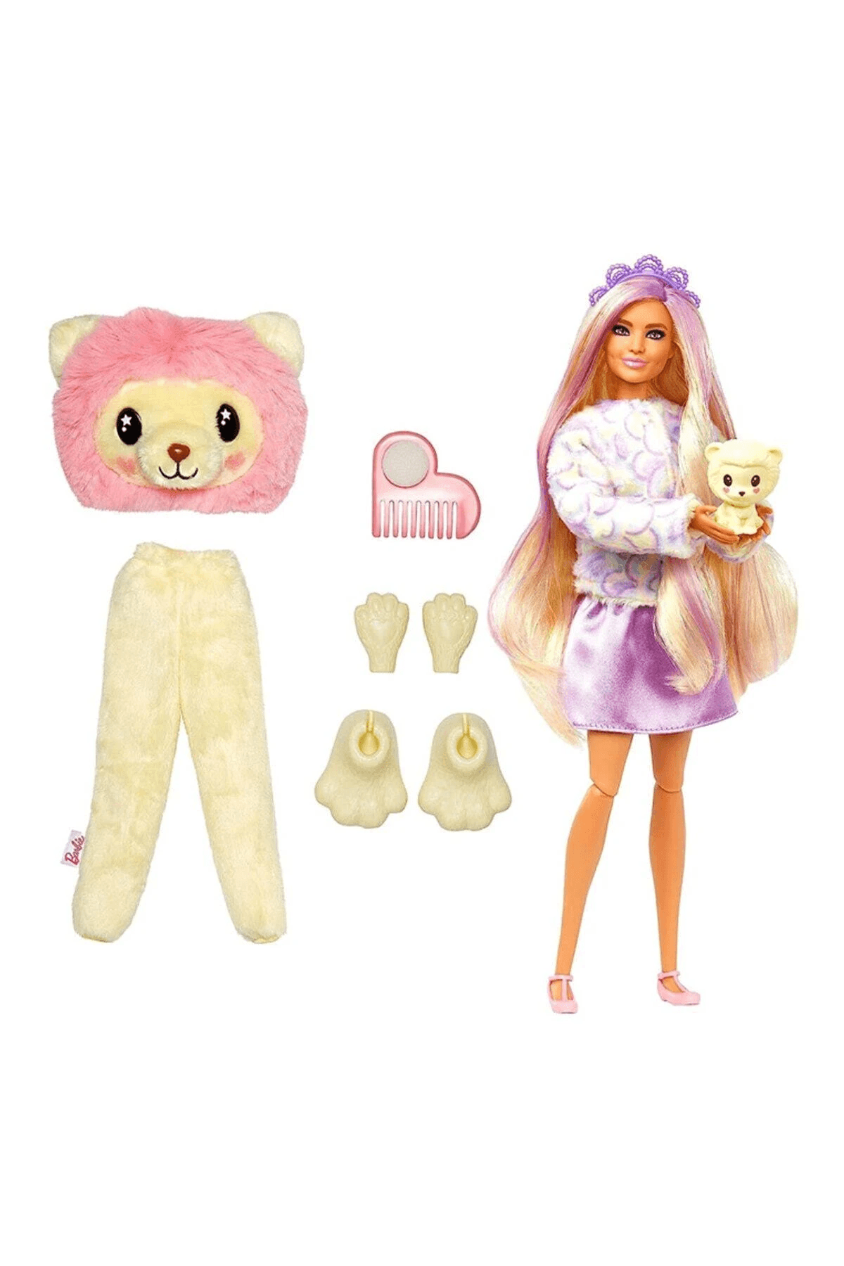 Bambola Barbie con capelli viola e un cucciolo, costume da orsetto, pettine e zampe su sfondo bianco.