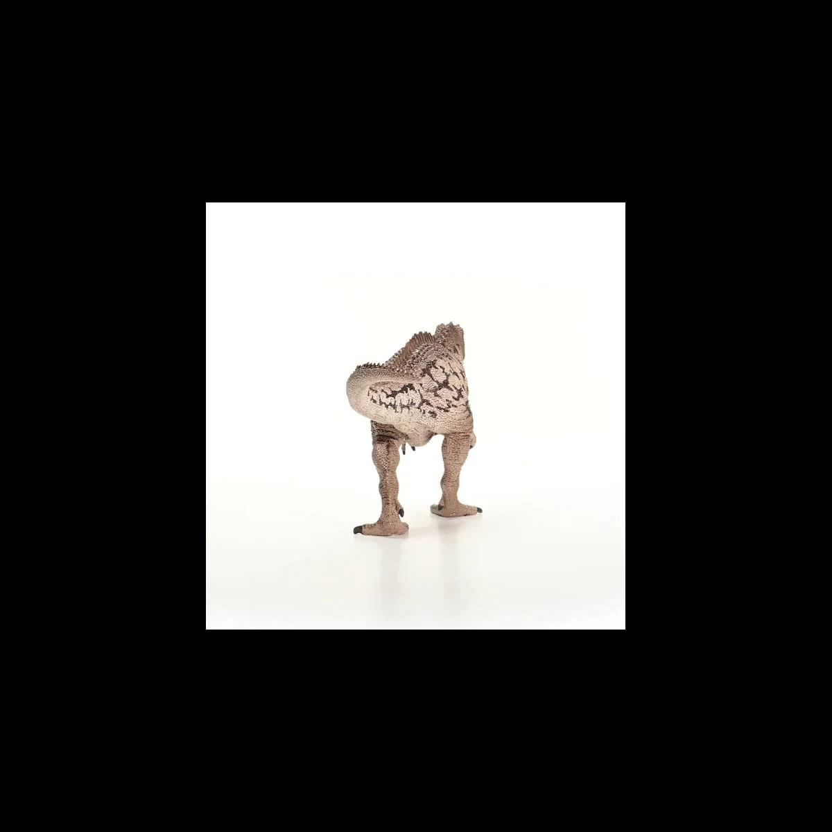 Una figura de dinosaurio gris parduzco se encuentra sobre un fondo blanco, vista desde atrás.