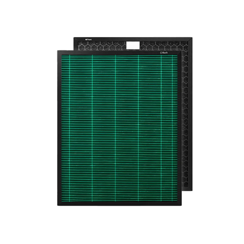 Zwei rechteckige Filter vor schwarzem Hintergrund: Ein grüner Lamellenfilter vorne und ein schwarzer Wabenfilter hinten.