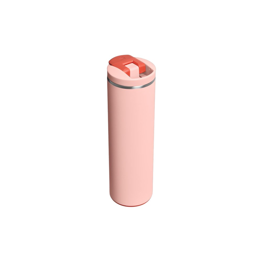 Beyaz arka planda kırmızı kapaklı mat pembe bir termos şişe.