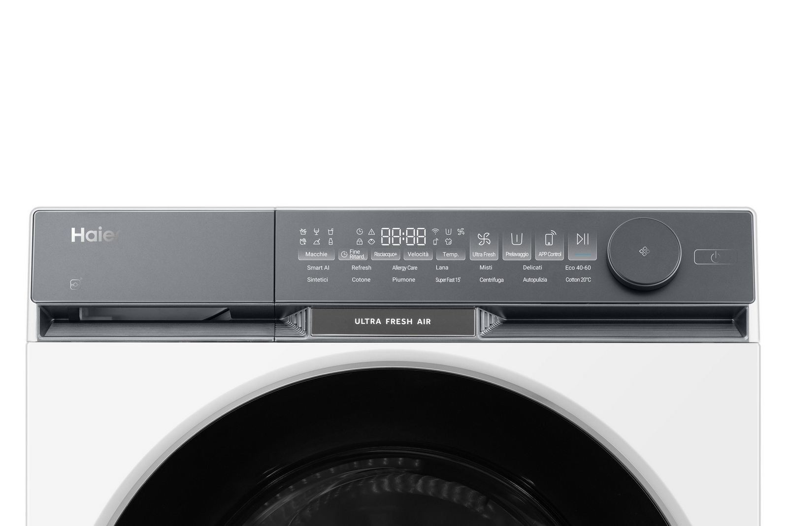 Pannello di controllo della lavatrice Haier con display digitale, pulsanti a sfioramento, manopola e scritta Ultra Fresh Air.