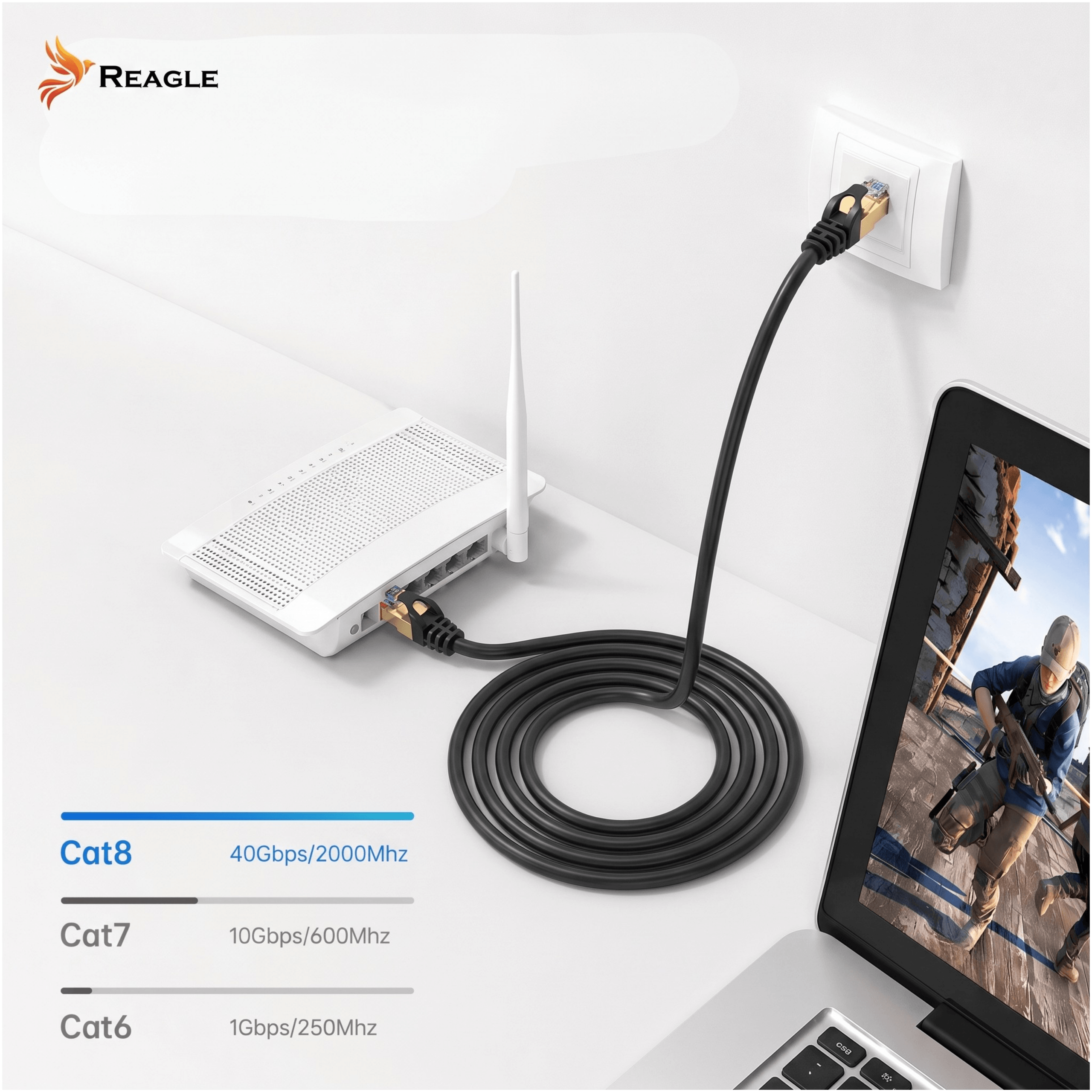 Un cavo Ethernet Cat8 nero collega un router bianco a una presa a muro e a un laptop.