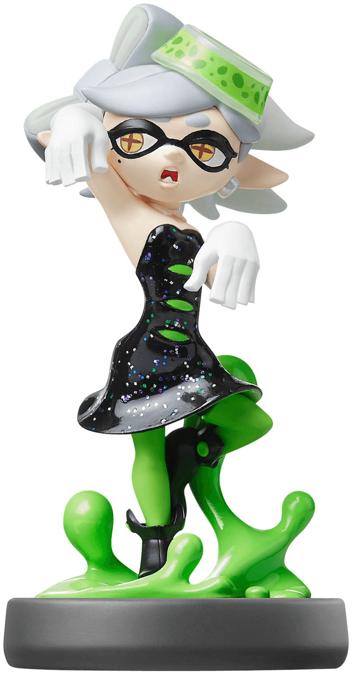 Marie Amiibo-Figur aus Splatoon, trägt ein schwarzes Kleid und grüne Details, stehend auf einem grünen Farbsockel.