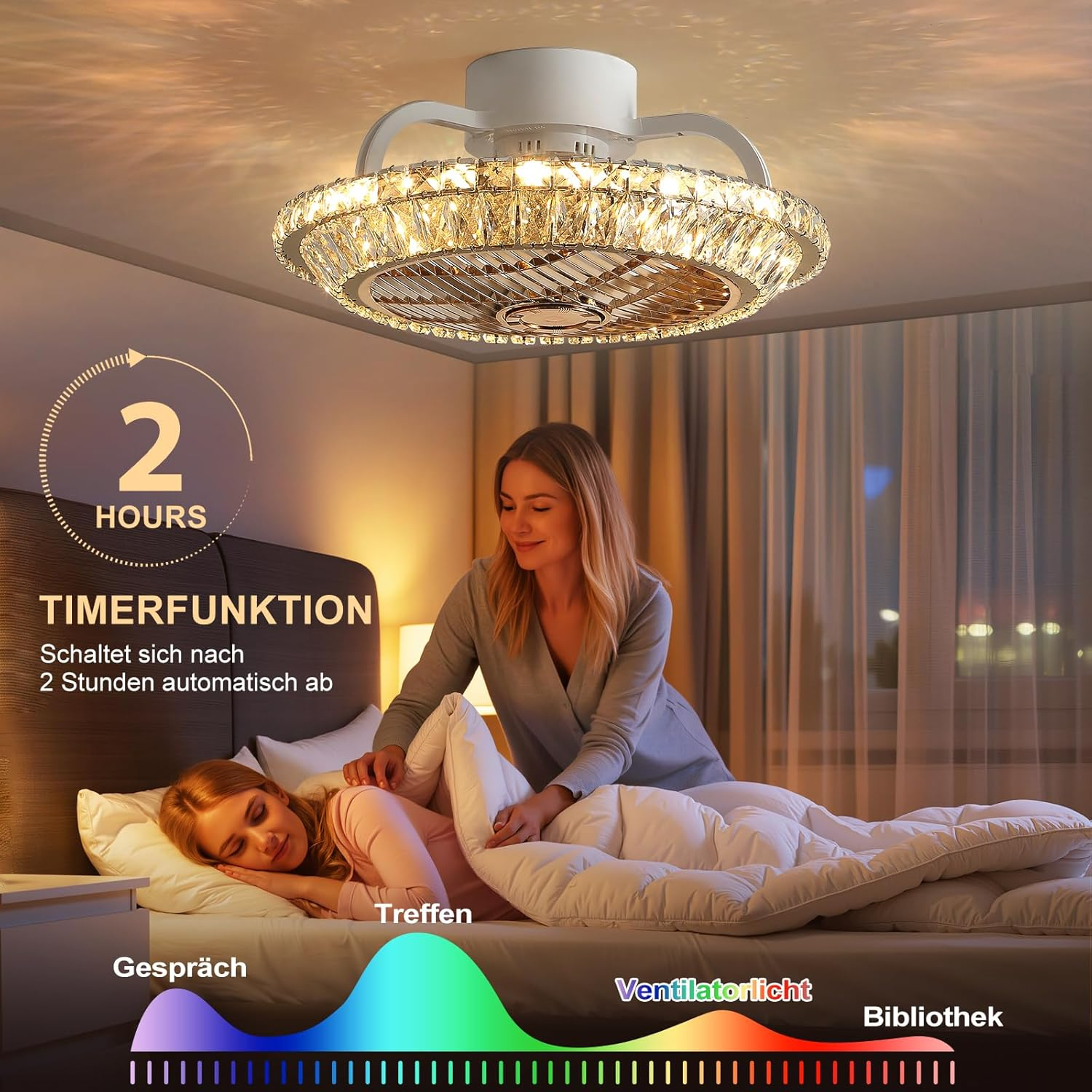 Eine Frau deckt eine schlafende Person unter einem Kristall-Deckenventilator zu.