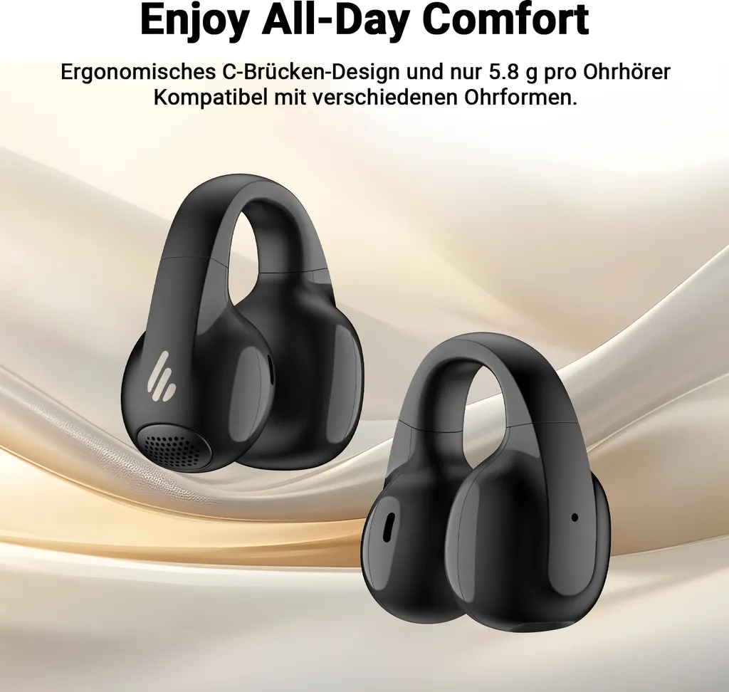 Zwei schwarze ergonomische C-Brücken-Ohrhörer vor einem fließenden, hellen Hintergrund.