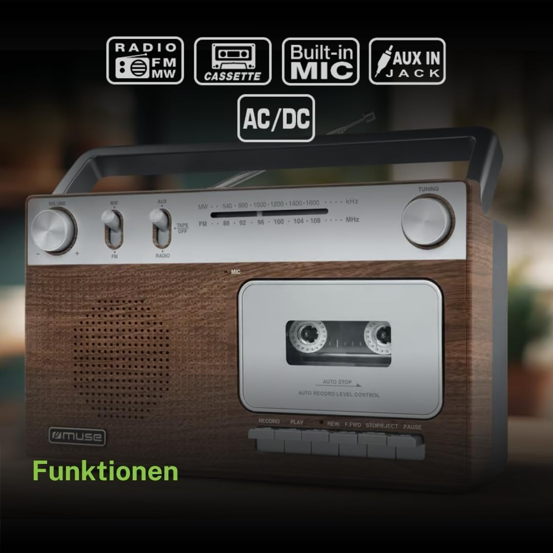Ein hölzernes Retro-Radio mit Kassettenrekorder und Funktionen wie FM/AM, eingebautem Mikrofon und Aux-Anschluss.