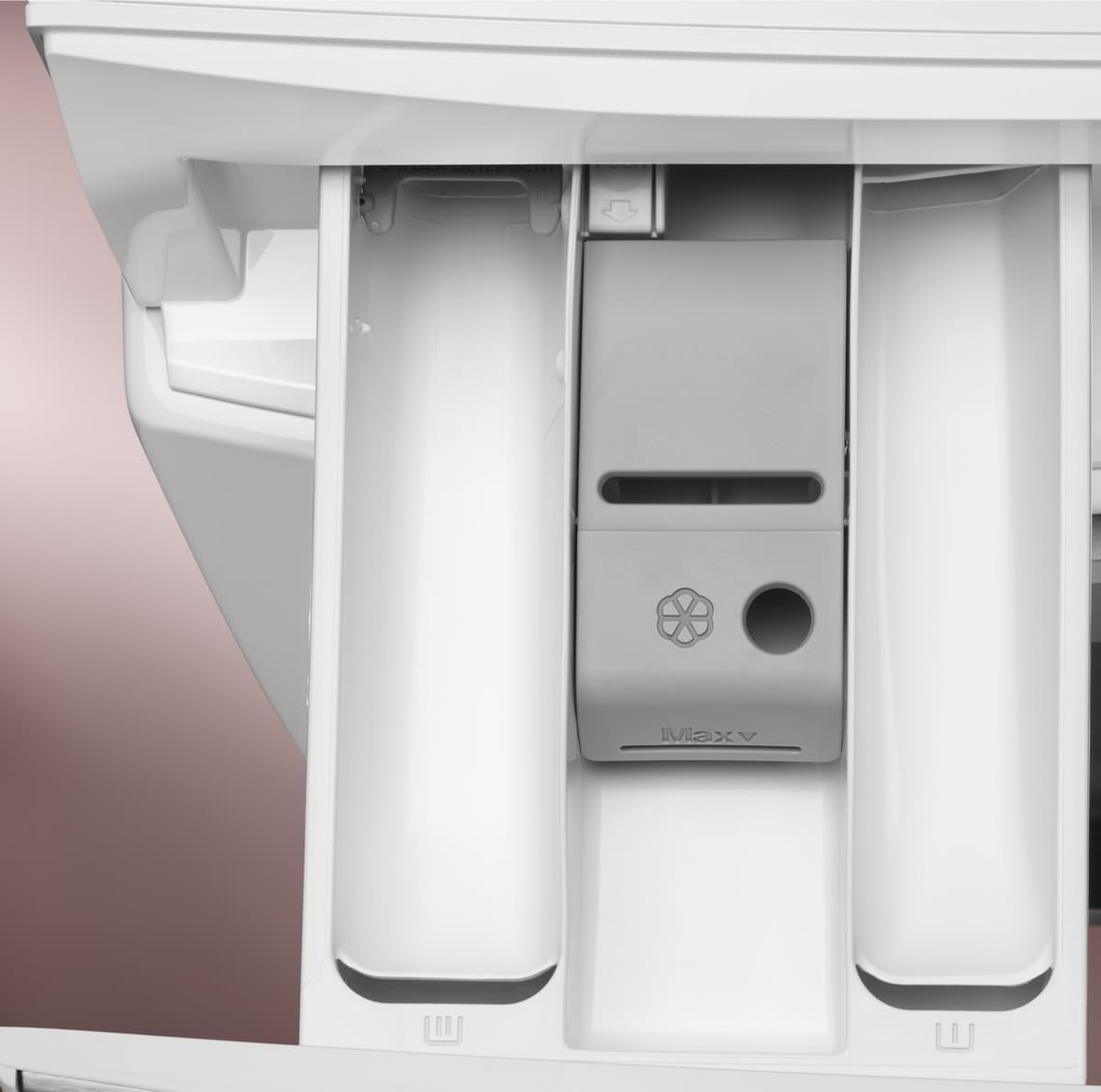 Un cassetto del detersivo per lavatrice bianco aperto con tre scomparti e un inserto grigio.