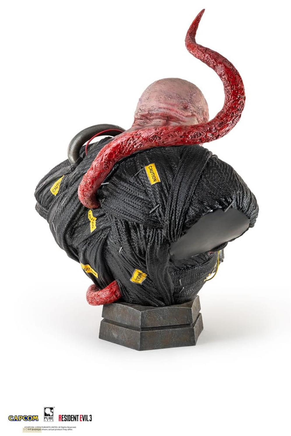 Eine Figur einer Kreatur, eingewickelt in schwarzes Material mit Warnband und einer roten Tentakel auf grauem Sockel.