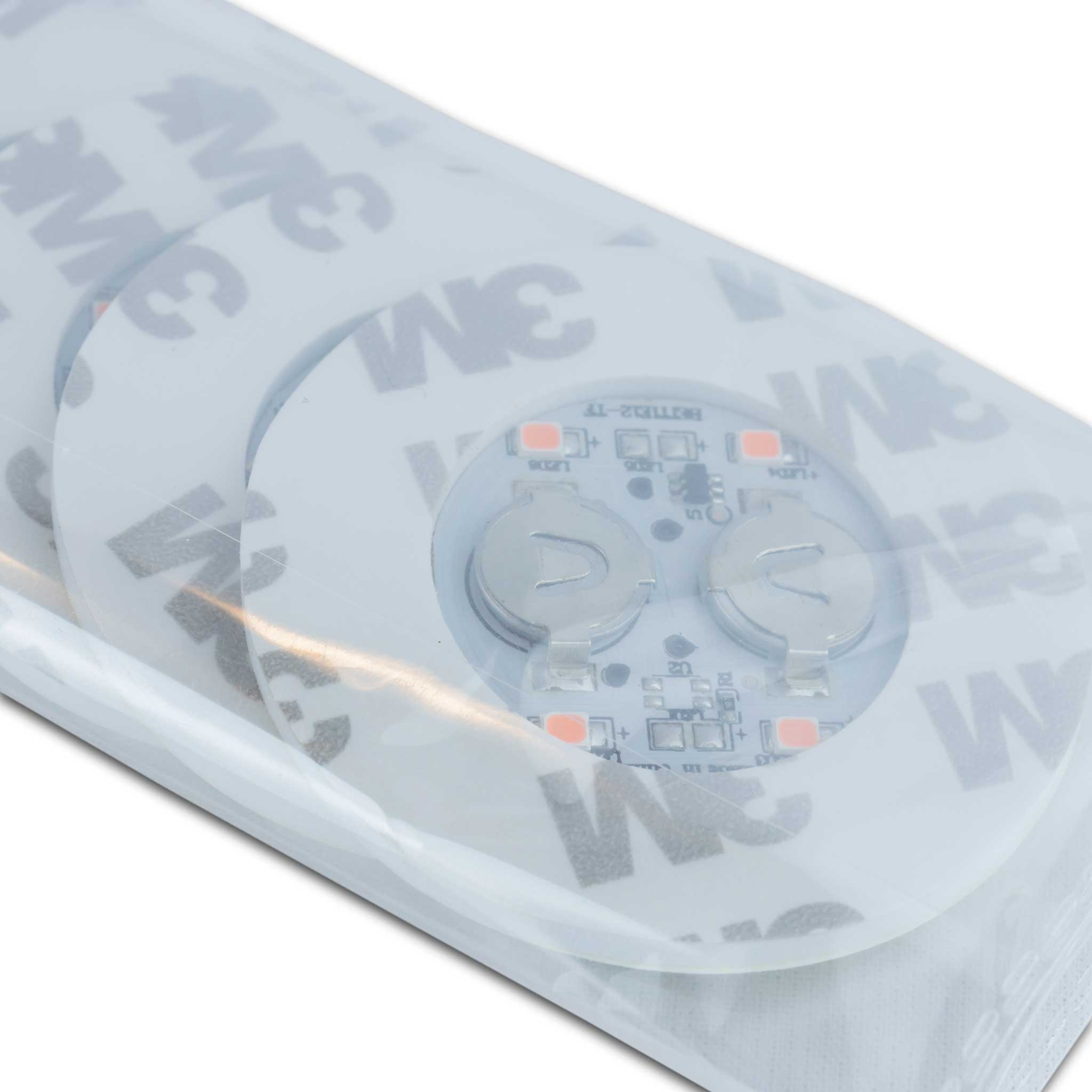 Runde LED-Platine mit zwei Knopfzellen in einer versiegelten 3M-Verpackung.