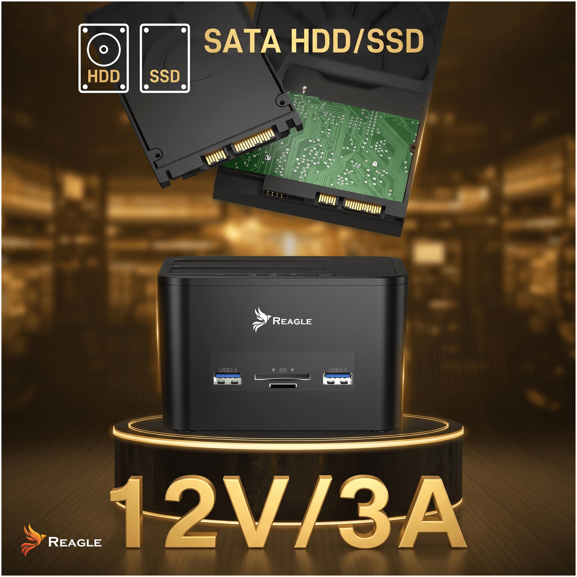 Eine Reagle SATA HDD/SSD-Dockingstation auf einem leuchtenden Podest mit 12V/3A-Text und schwebenden Festplatten.