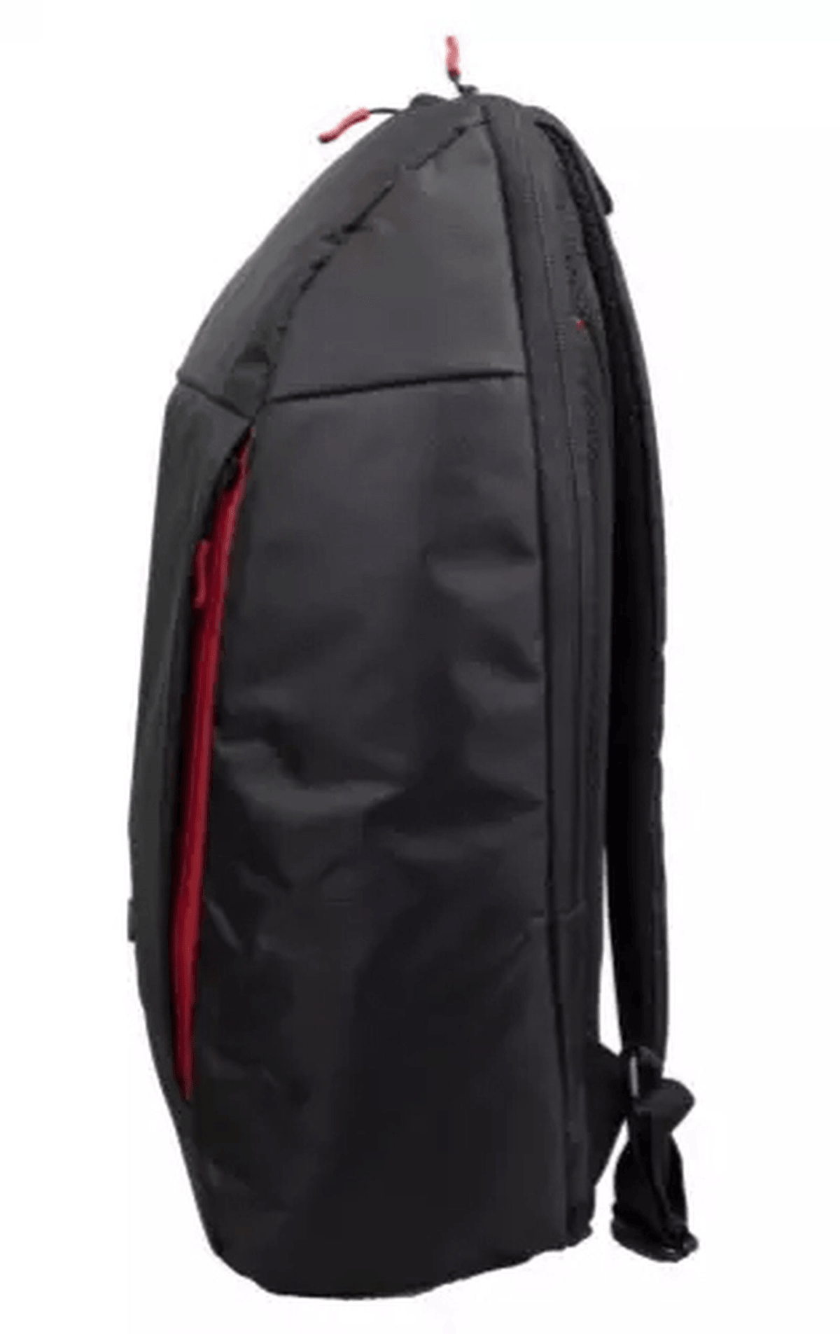 Uno zaino nero elegante con cerniere rosse e una tracolla in vista laterale su sfondo bianco.