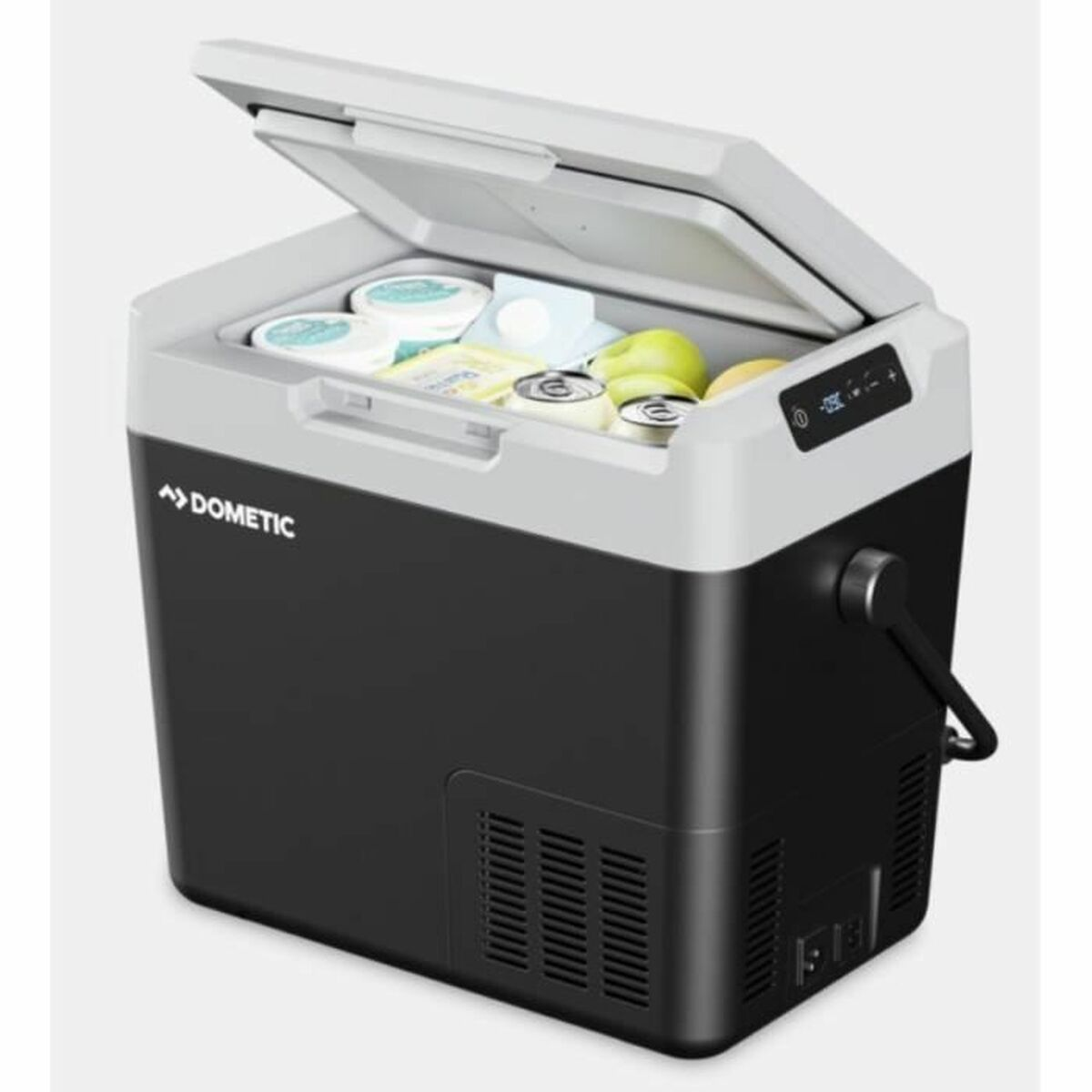 Eine offene, schwarz-weiße Dometic-Kühlbox mit Lebensmitteln und Getränken im Inneren auf hellem Hintergrund.