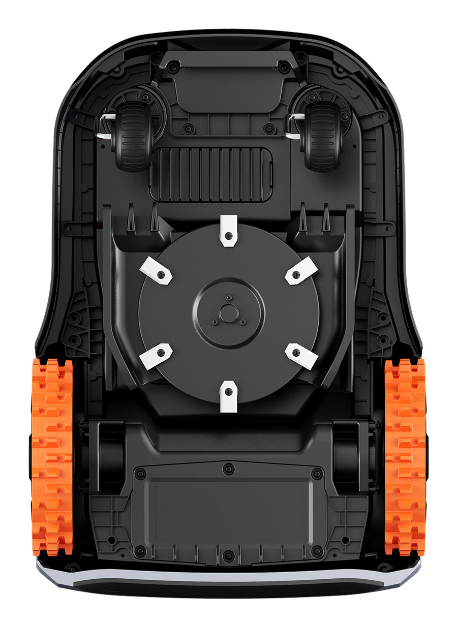 Unterseite eines schwarzen Mähroboters mit orangen Rädern und rotierender Messerscheibe.