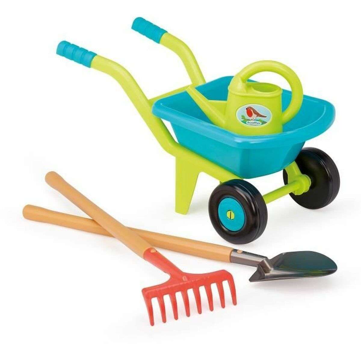 Colorato set di giocattoli da giardino con carriola blu, annaffiatoio verde, rastrello rosso e pala su sfondo bianco.