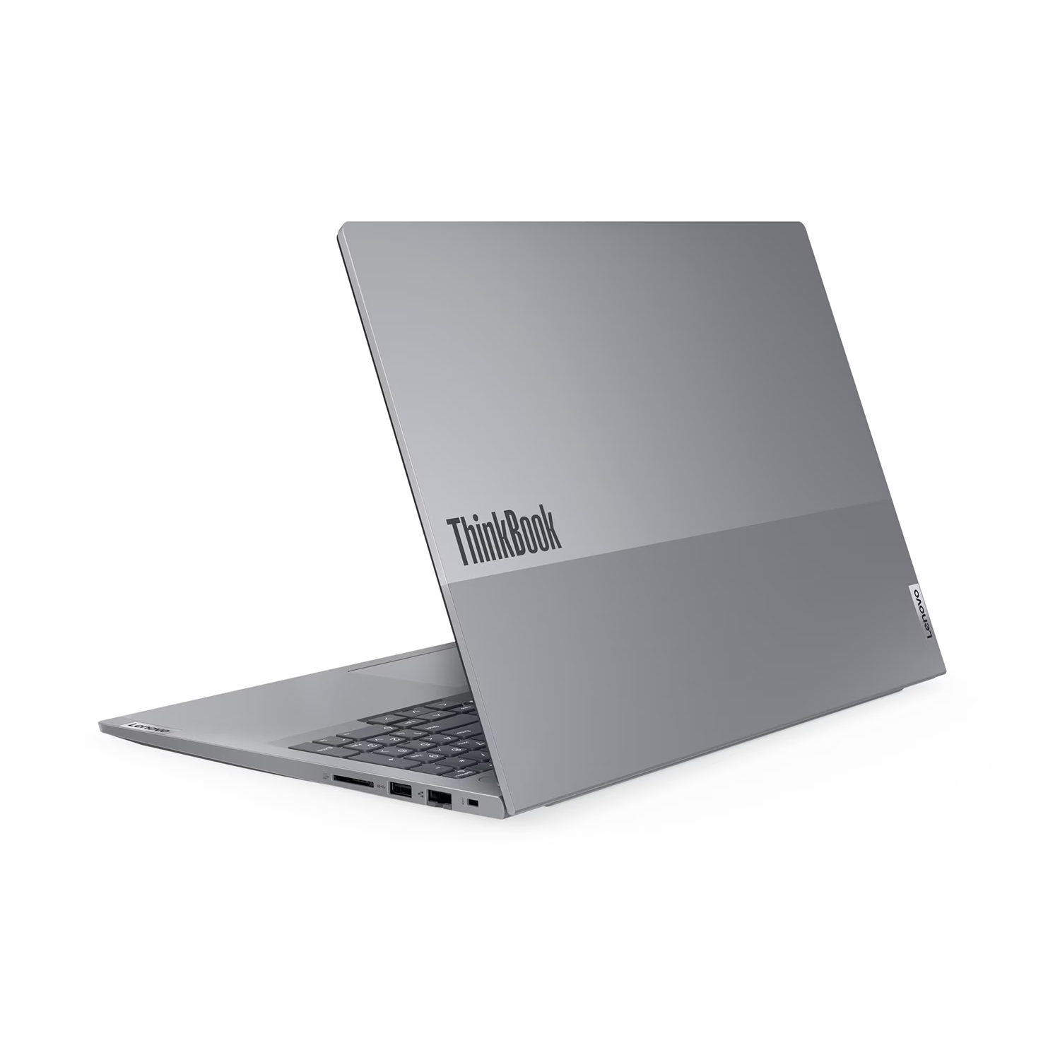 Beyaz arkaplanda açılı duran gümüş renkli Lenovo ThinkBook dizüstü bilgisayar, kapalı kapağını gösteriyor.