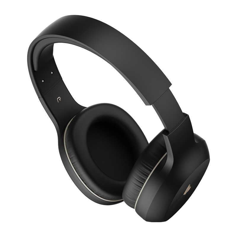 Cuffie over-ear nere con morbidi cuscinetti su sfondo bianco.