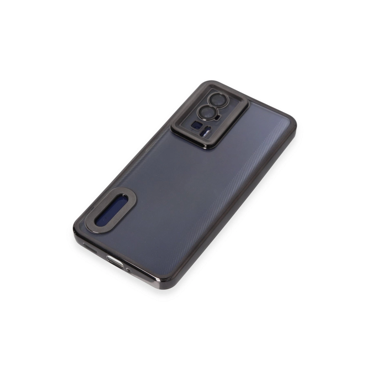 Kamera kesiklerine sahip dumanlı gri akıllı telefon koruma kılıfı beyaz arkaplanda duruyor.