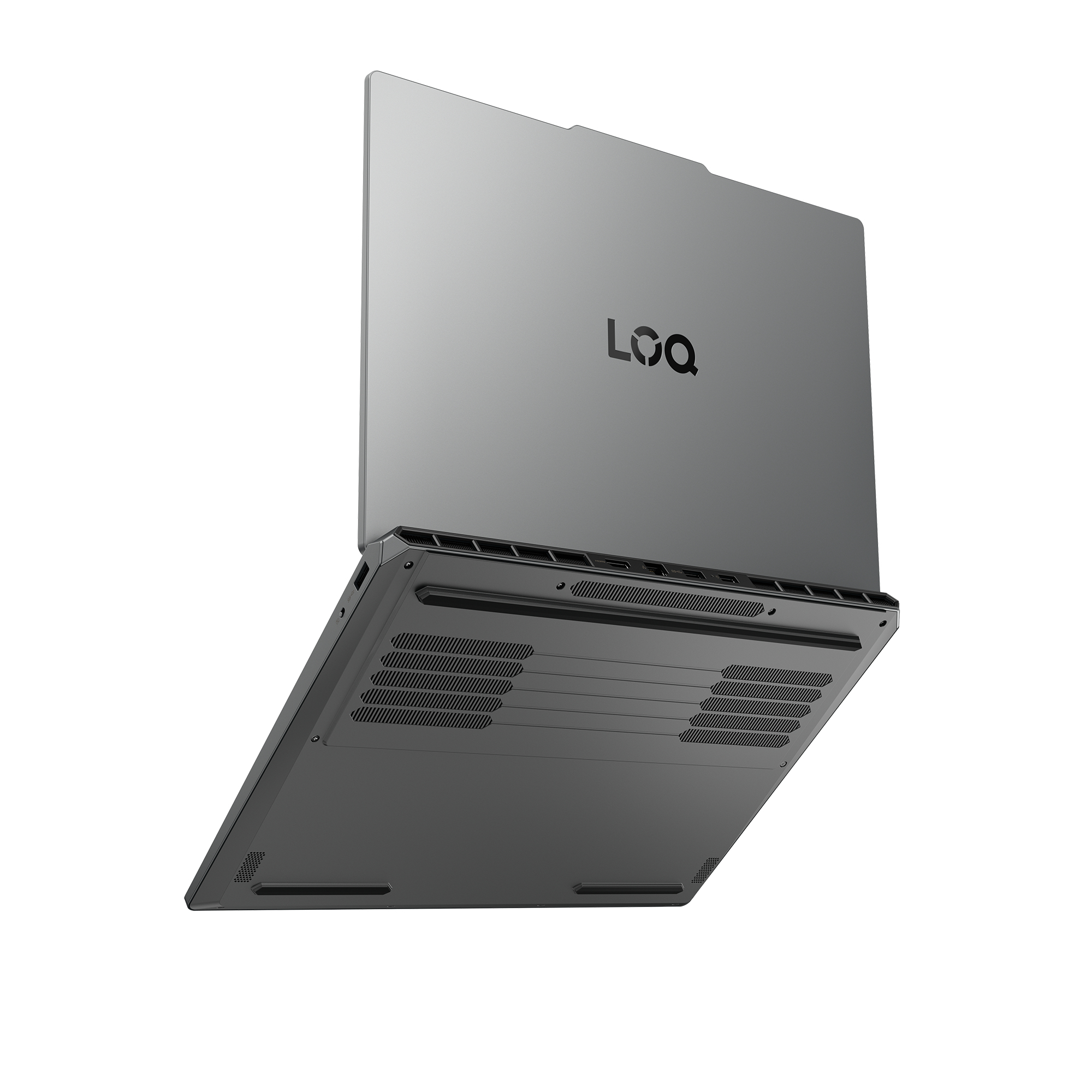 Grauer Lenovo LOQ Laptop von unten gesehen, mit Rückseite und Unterbodenlüftung auf weißem Hintergrund.