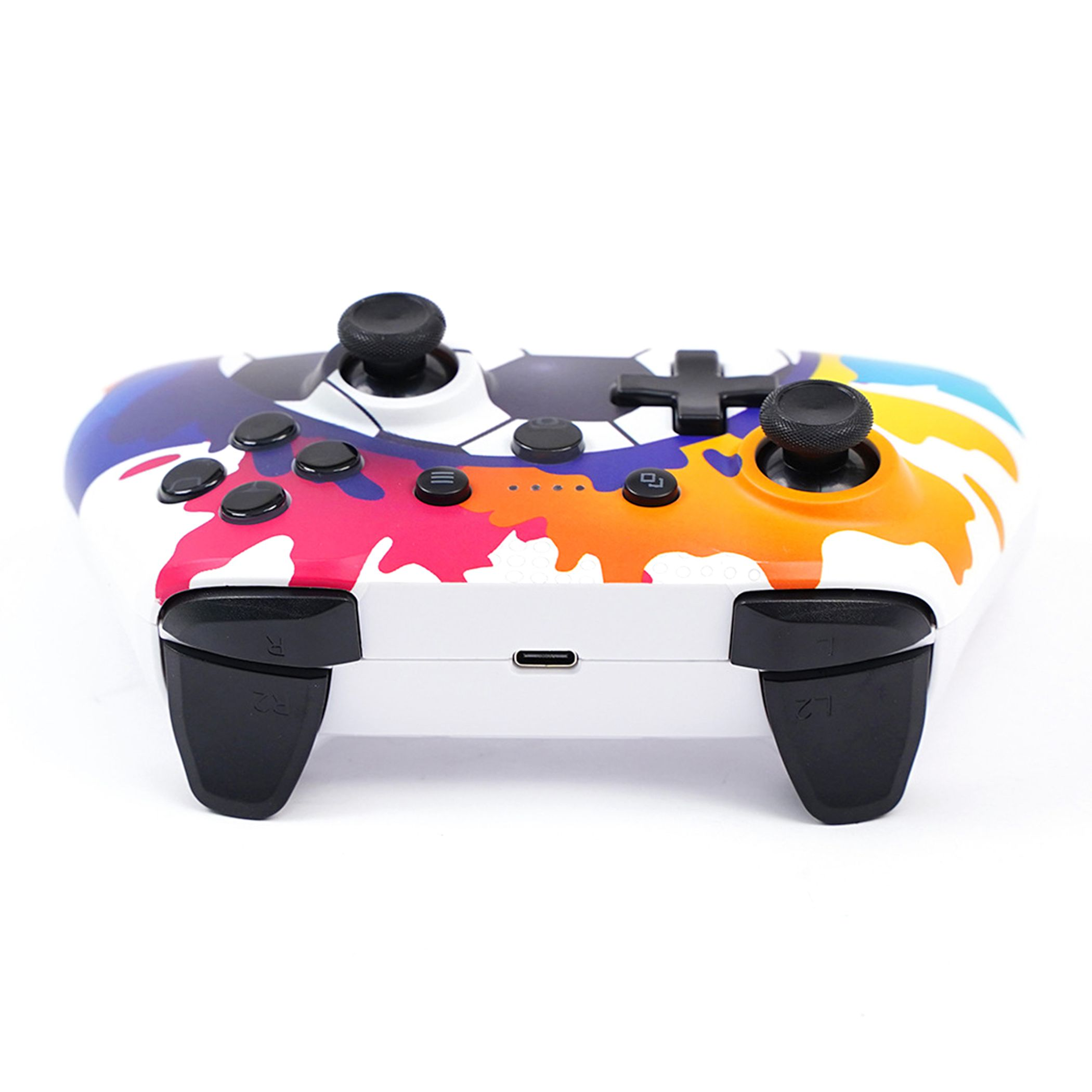 Ein weißer Gamepad-Controller mit bunten Farbklecksen in Blau, Gelb, Rot und Orange auf einer weißen Oberfläche.