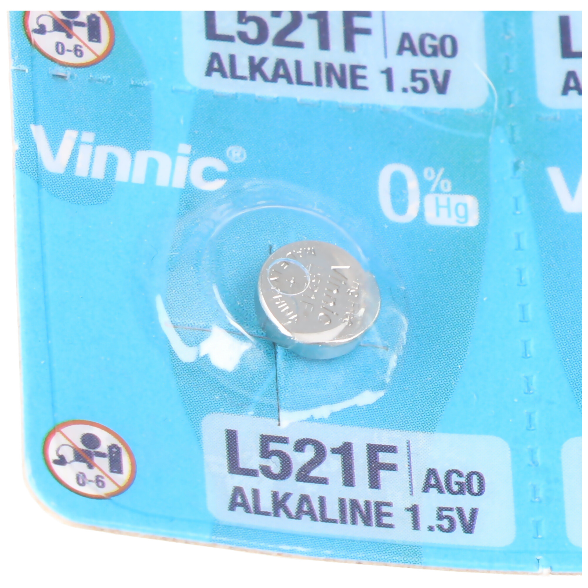 Eine kleine L521F Vinnic Alkalibatterie in blauer Verpackung.
