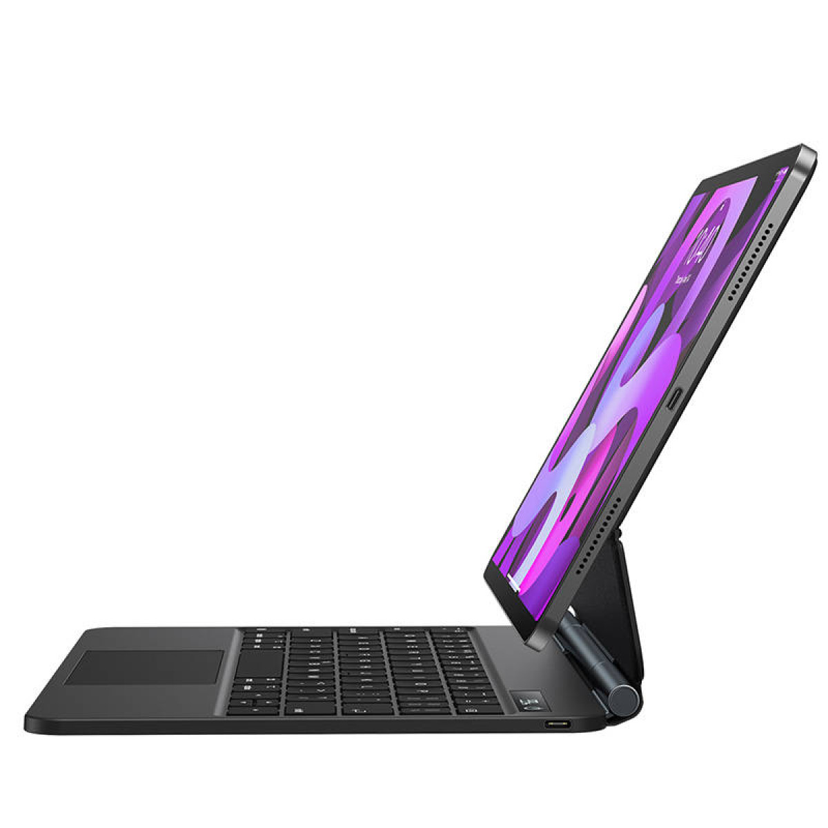 Una tableta negra con funda con teclado y pantalla colorida vista de perfil sobre fondo blanco.