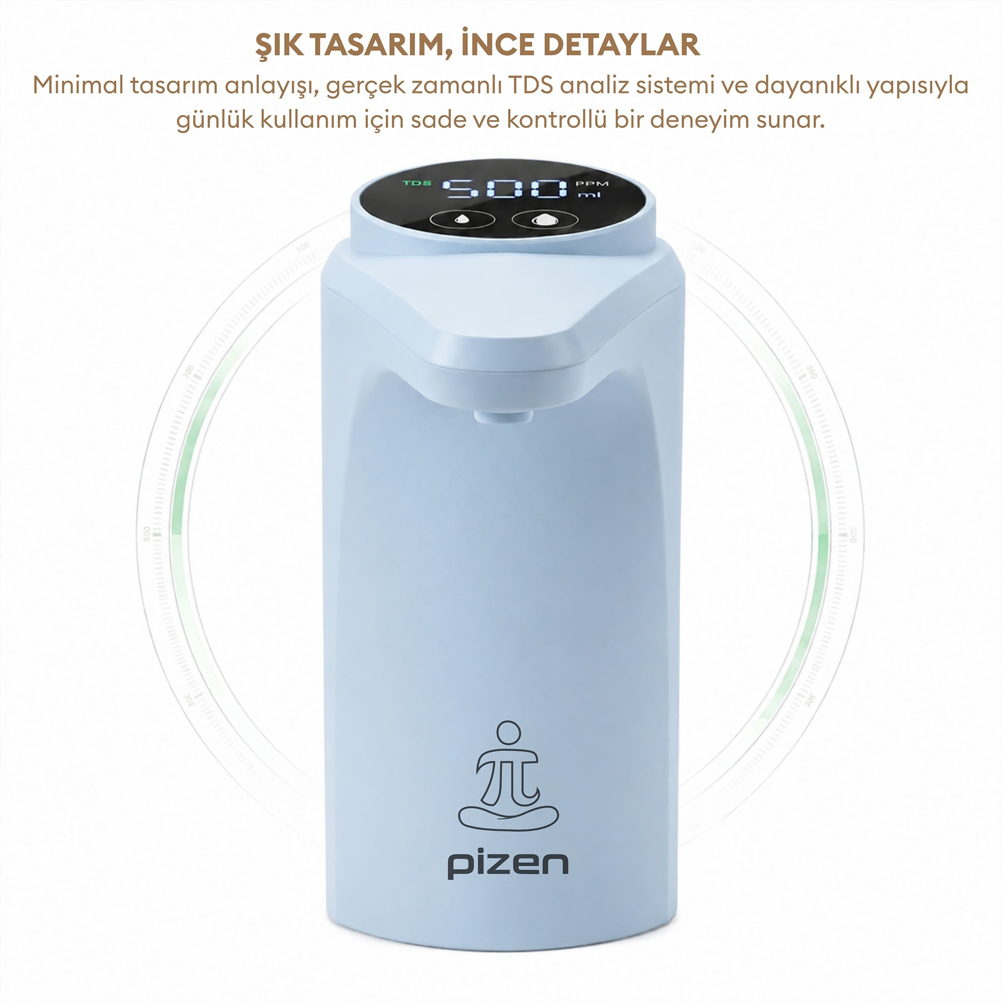 500 PPM gösteren dijital TDS ekranlı mavi Pizen su sebili, daire grafikli arka plan önünde.