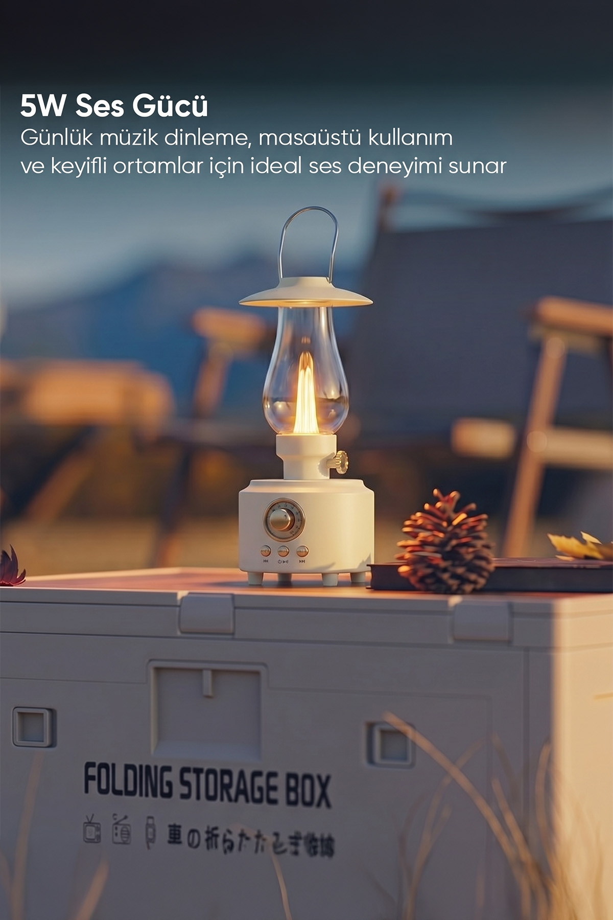 Katlanabilir saklama kutusu üzerinde beyaz retro fener tarzı hoparlör.