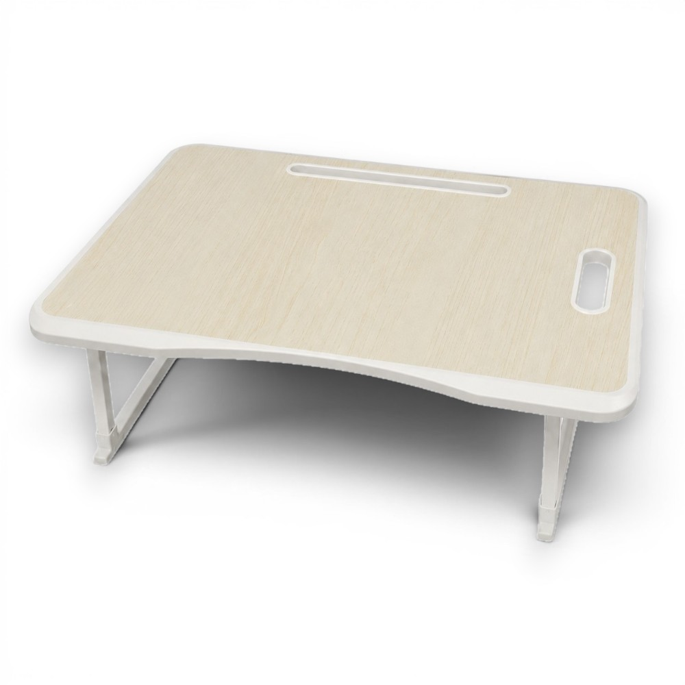 Mesa portátil de madera clara para la cama con patas blancas plegables y ranuras integradas.