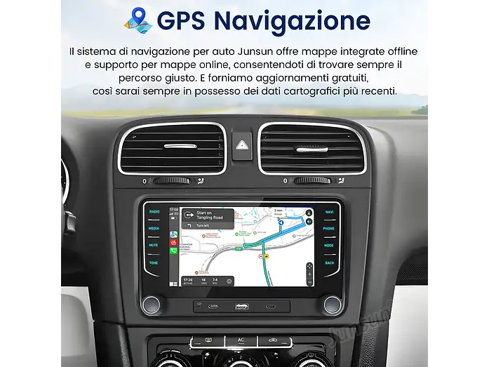 Interni auto con sistema di navigazione GPS e mappa sul touchscreen.