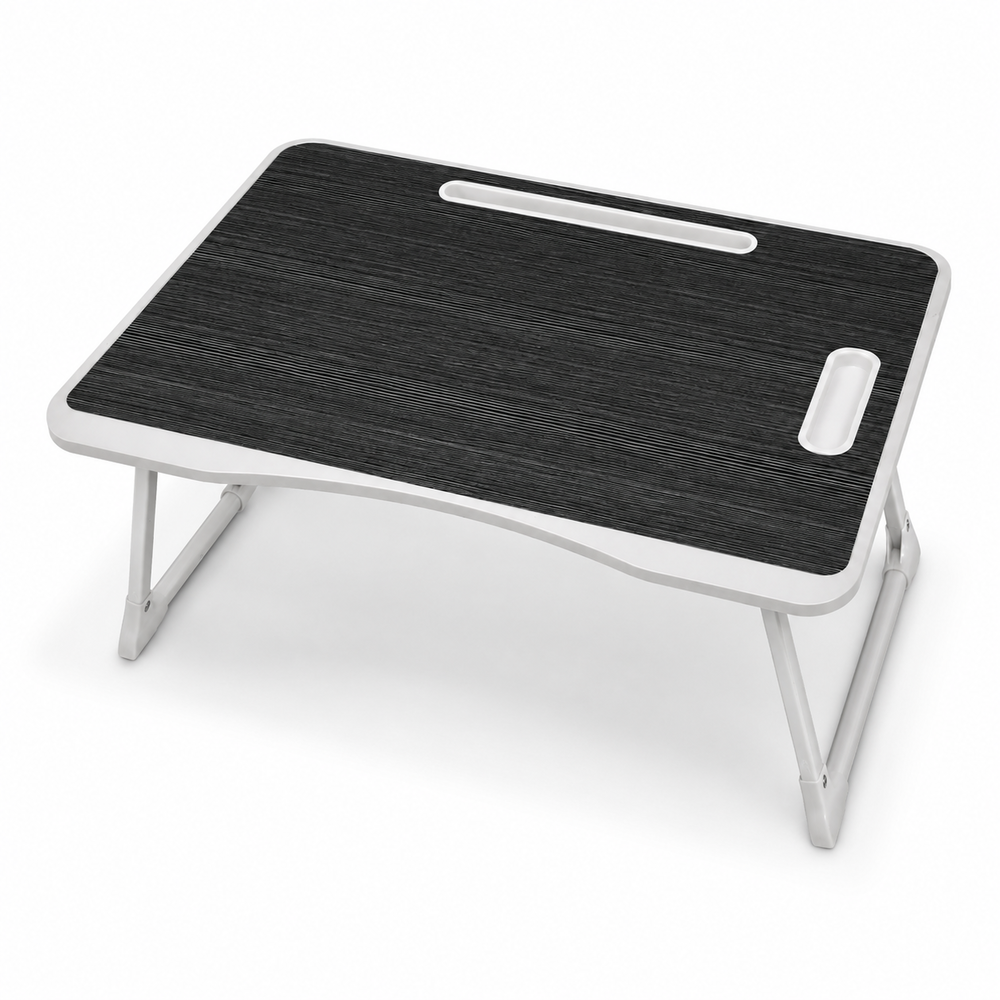 Un escritorio plegable negro para portátil con patas blancas, una ranura para dispositivos y un portavasos.