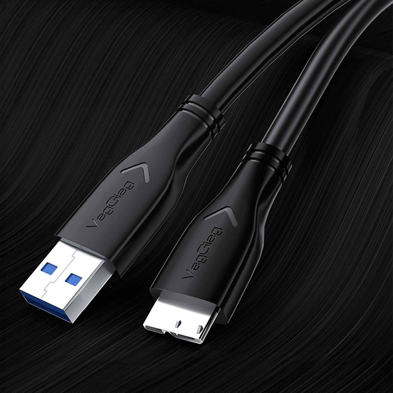 Koyu arka planda metal konnektörlü iki siyah USB kablosu.