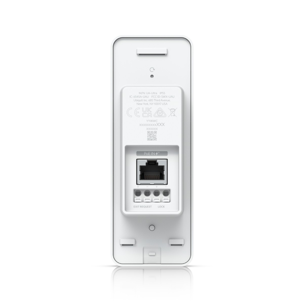 Widok z tyłu białego urządzenia Ubiquiti z portem Ethernet, listwami zaciskowymi i tekstem prawnym.